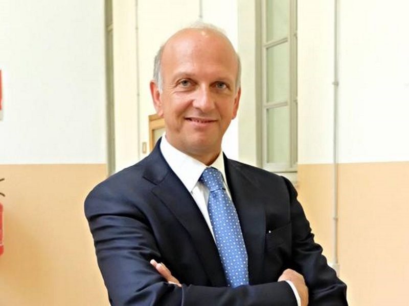 Il ministro Marco Bussetti domani a Cantù e Mariano Comense. Il Pd: «Visita elettorale»