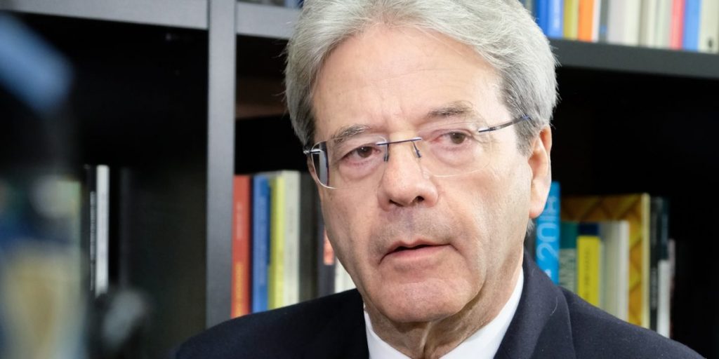 L’ex presidente del consiglio Paolo Gentiloni venerdì sera a Villa Guardia alla festa provinciale de l’Unità