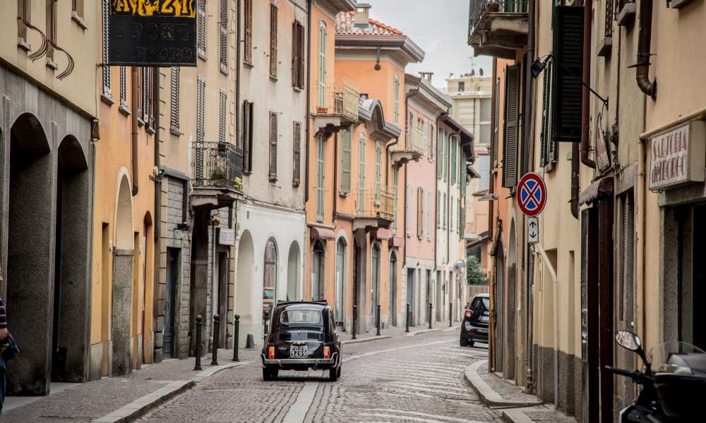 Borgovico vecchia, la “piccola Brera” fa quadrato. Il via all’associazione di artisti e commercianti.