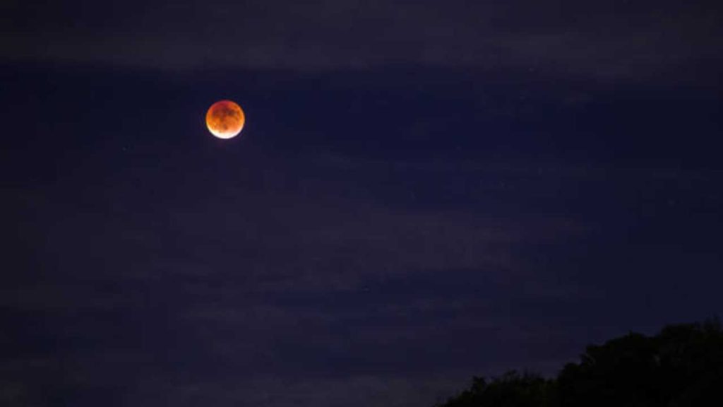 Eclissi Lunare del 7 Settembre 2025: cosa si vedrà a Como