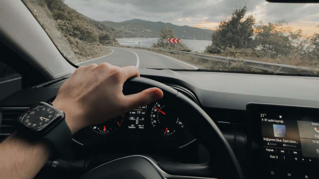 Mano sul volante