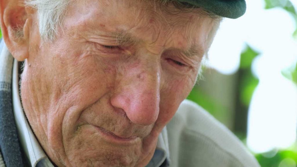 Pensionato in lacrime
