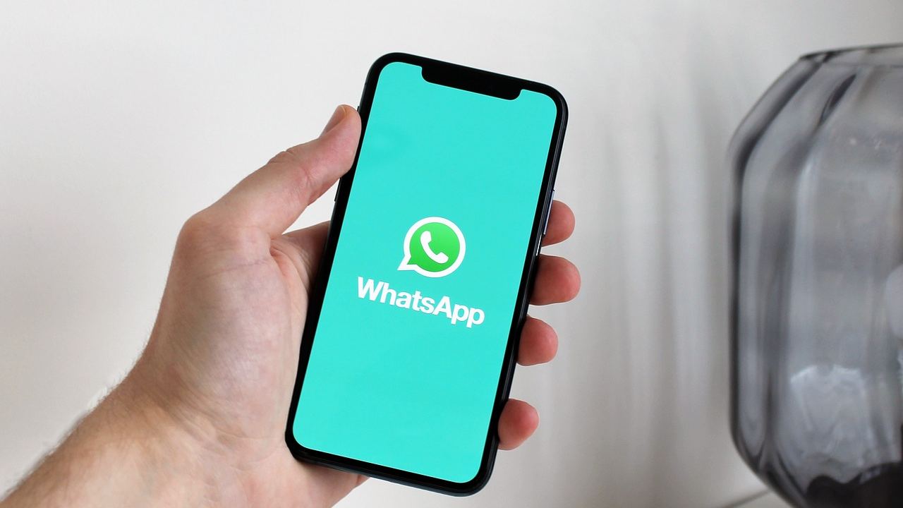 whatsapp e app per spiare il partner, i dettagli