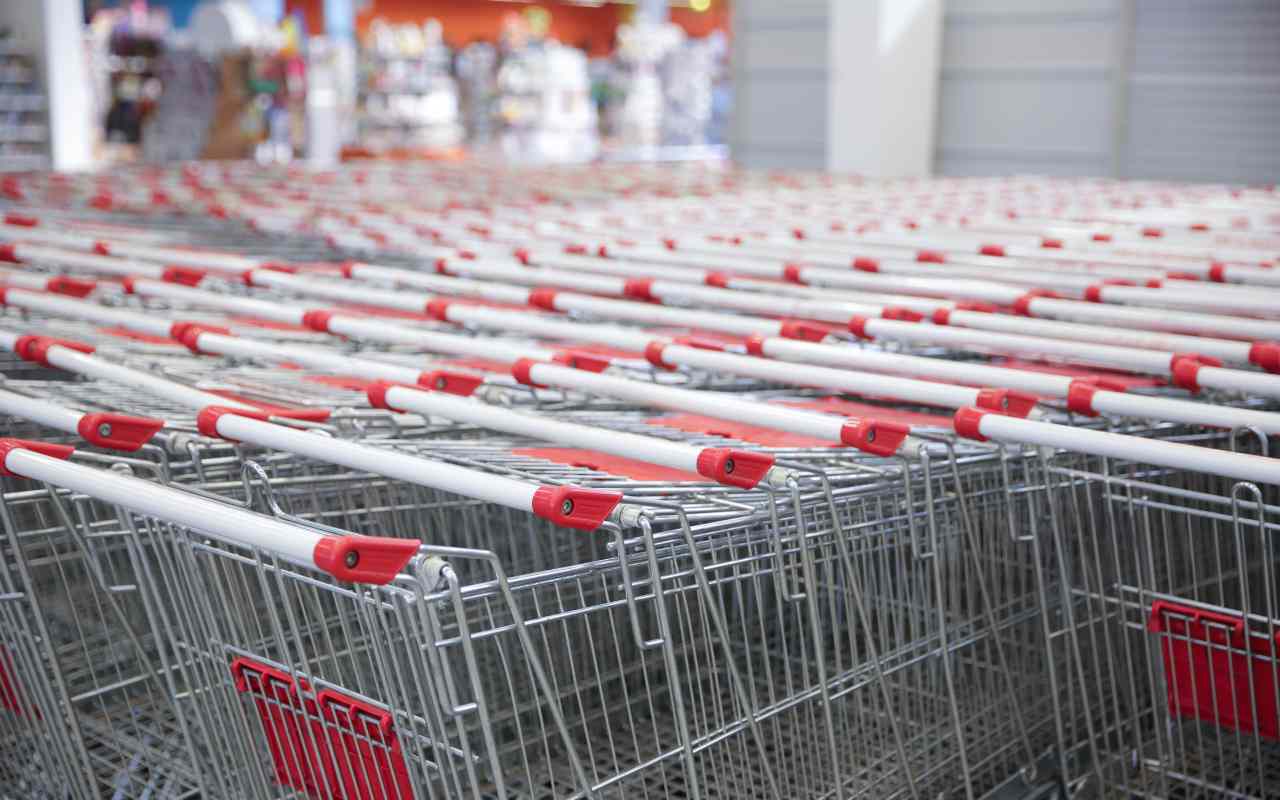 carrelli della spesa supermercato