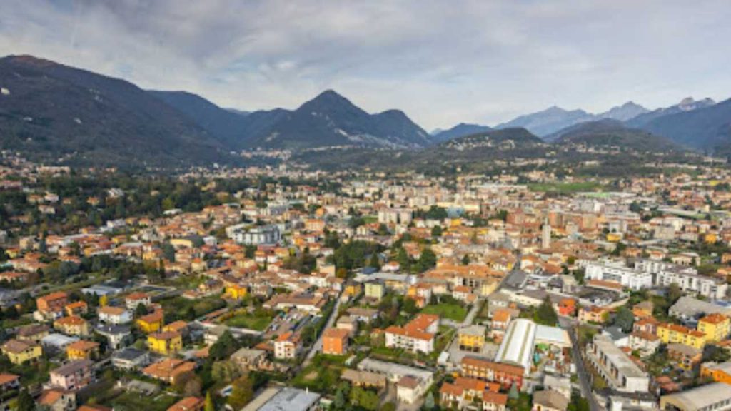 Erba, colpo di scena in Comune: la Lega rinuncia a un assessorato e fa risparmiare i cittadini