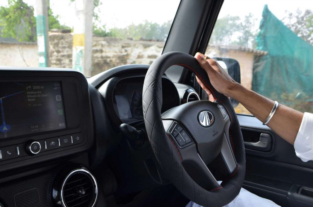 Donna al volante