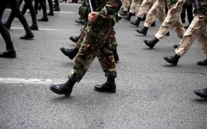 Soldati in marcia durante l'addestramento