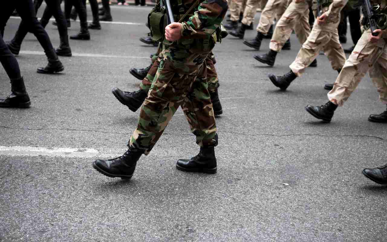 Soldati in marcia durante l'addestramento