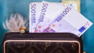 Portafoglio con banconote - CorrierediComo.it