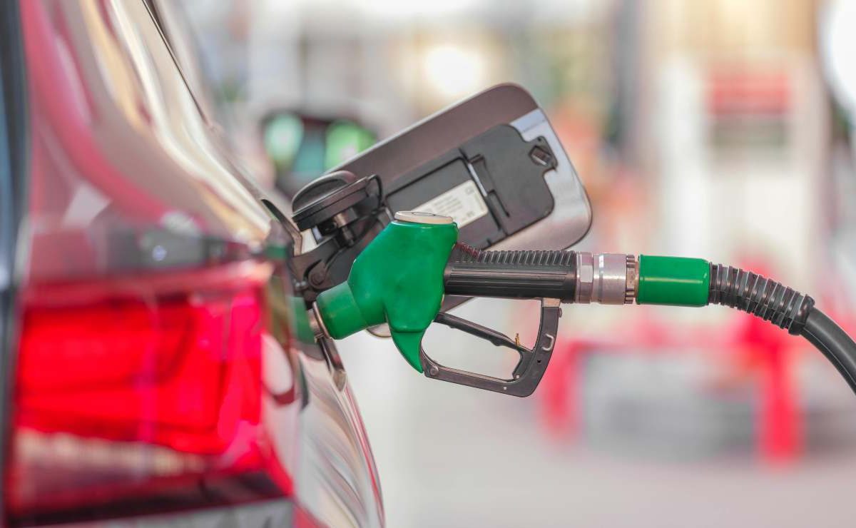 Caro benzina, cambia subito questa abitudine | Ti costa una montagna di soldi ogni mese