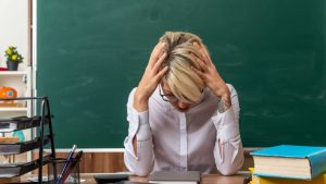 insegnante triste - freepik - corrieredicomo.it