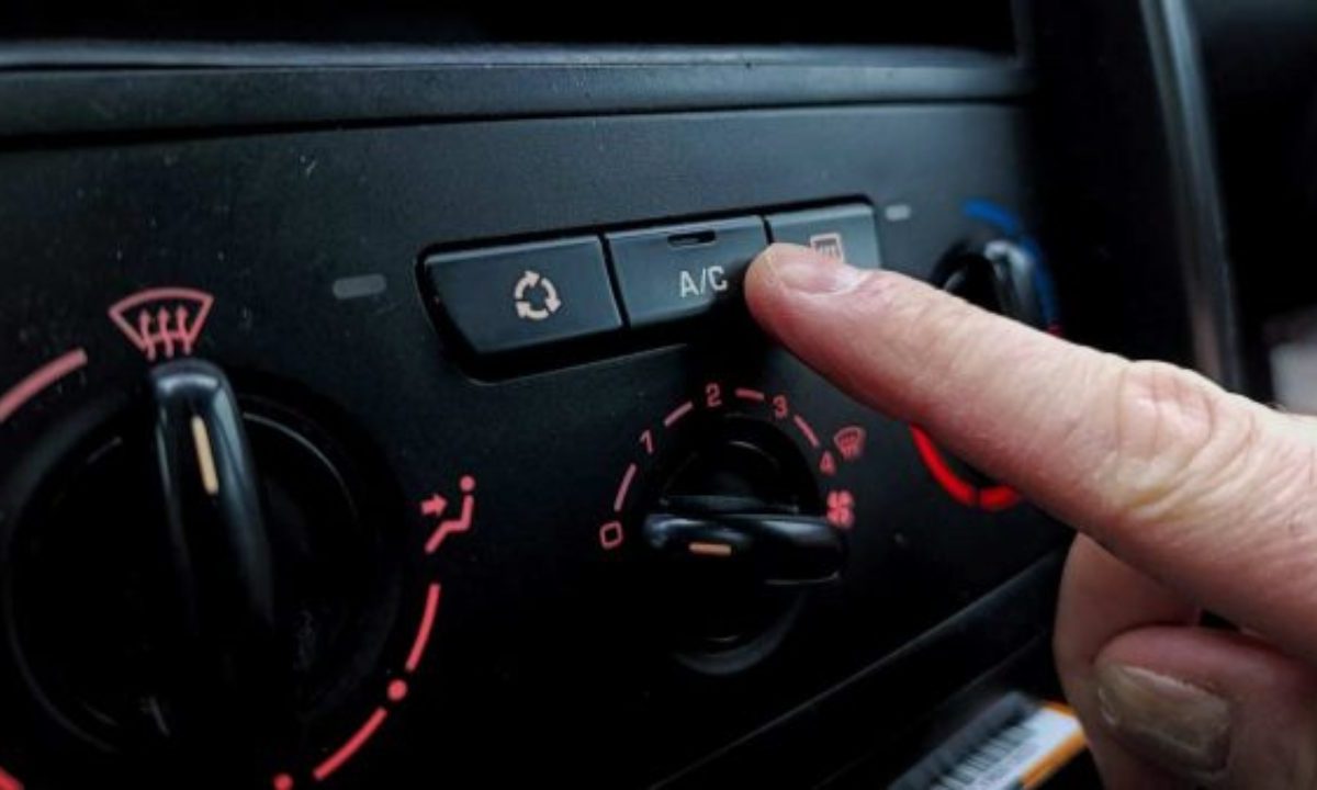 “Scusi agente, avevo un po’ freddo”: oltre 400€ di multa se ti beccano con l’aria accesa | Ma c’è un modo per aggirare la Legge