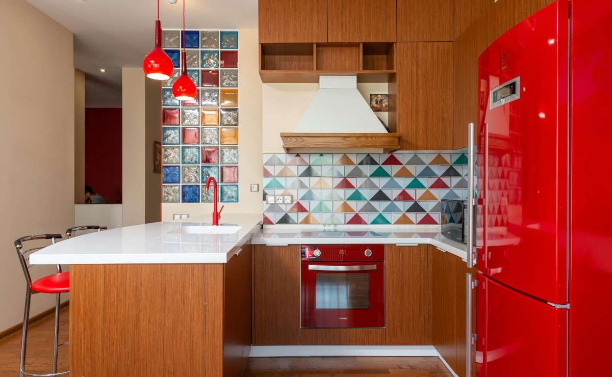 Cucina, le piastrelle vanno in pensione | Ecco l’alternativa che sta conquistando tutti: si tratta della fine di un’era